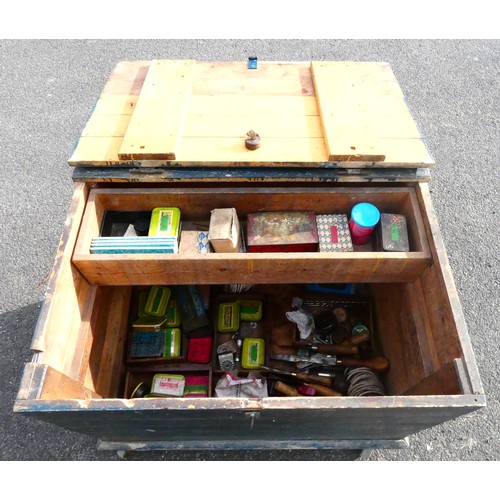 43 - A large wooden portable tool chest with two metal handles to the sides and internal storage tray 97.... 