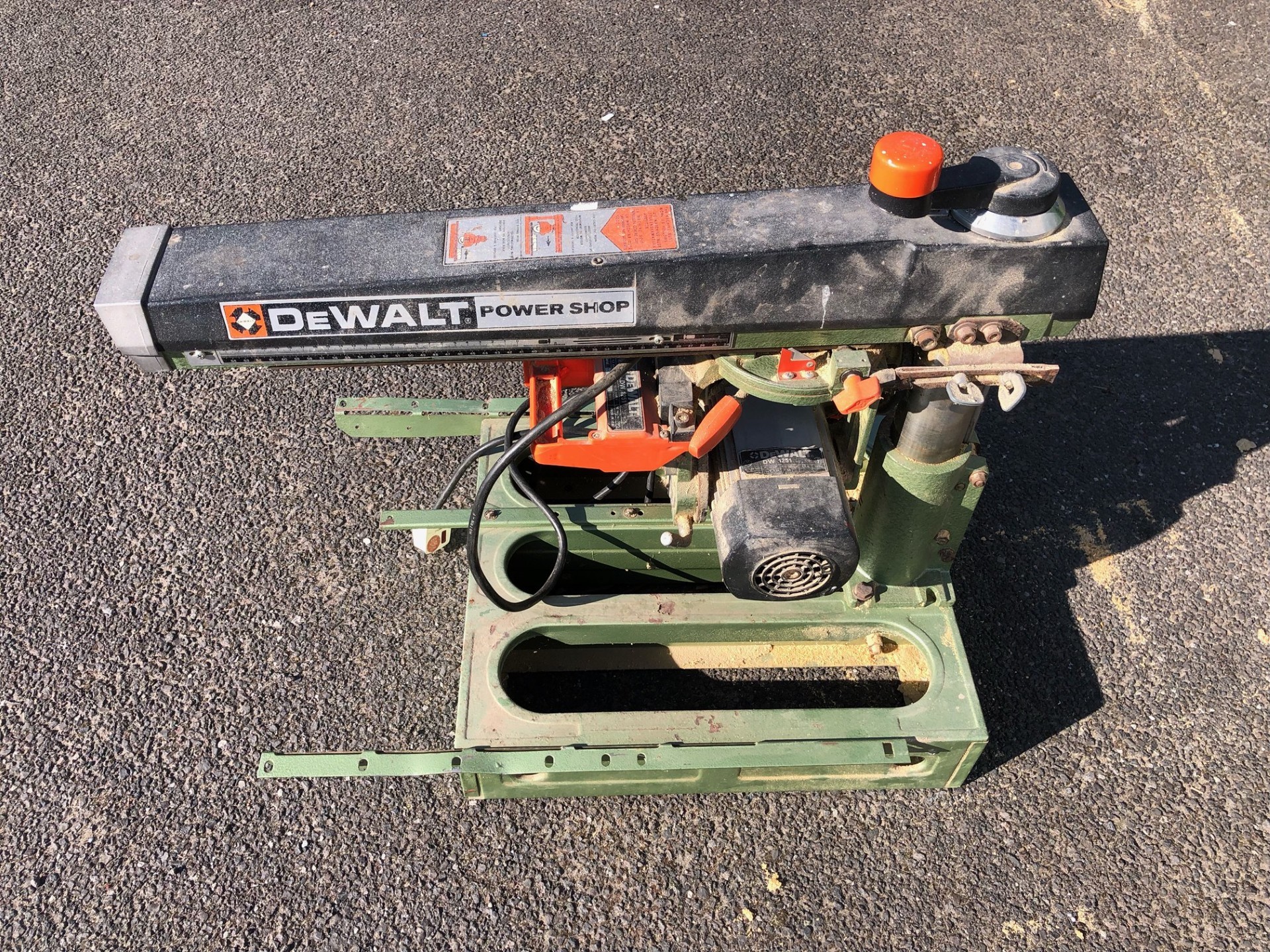 A DeWalt 1251 240v 1.1kw cross cut saw serial No. 001323.