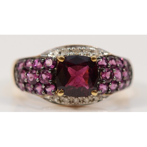 A 9ct gold diamond and garnet dress ring, Q, 3.2g