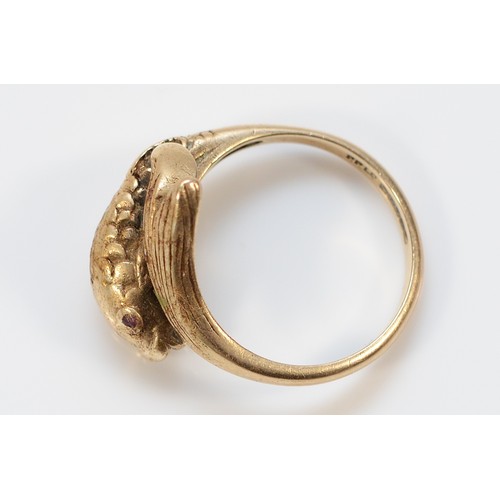 A 9ct gold fish shaped ring with ruby eyes, O, 4.3g