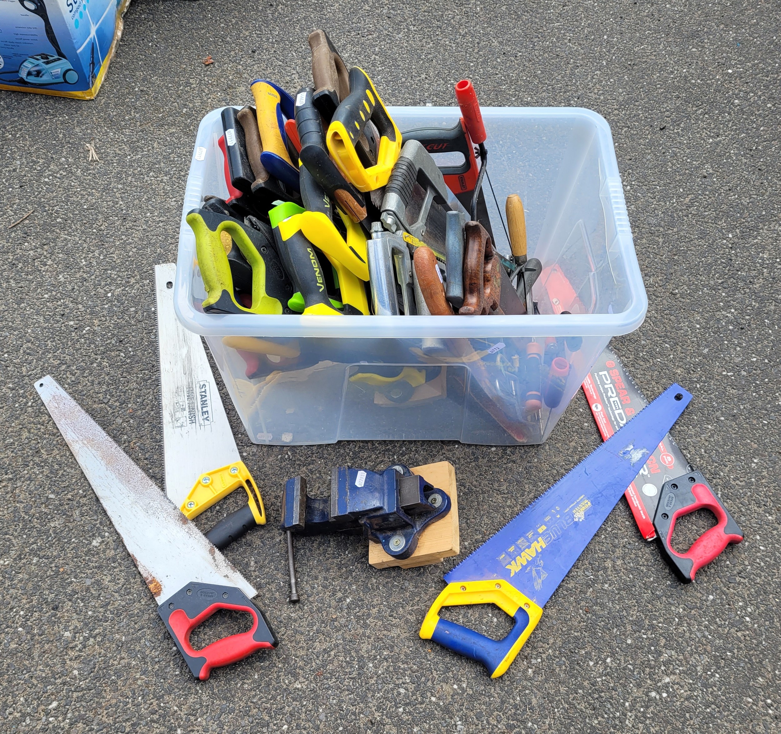 A collection of carpentry saws, hacksaws, junior hacksaws and bowsaws ...