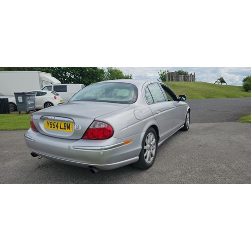 255 - 2001 Jaguar S Type V8 automatic, 3996cc. Registration number Y954 LBM. VIN number SAJAC01M91GM12750.... 