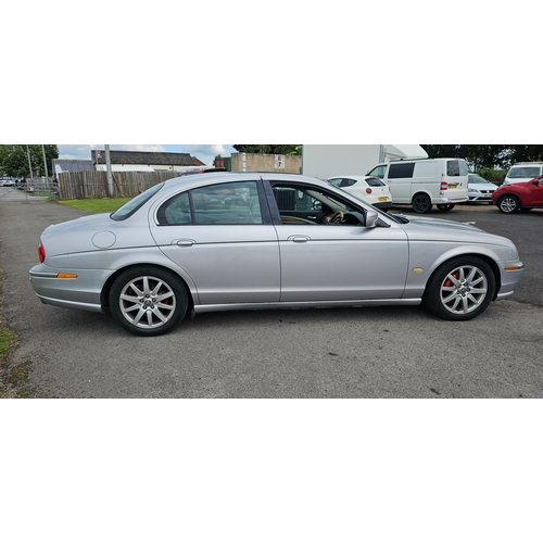 255 - 2001 Jaguar S Type V8 automatic, 3996cc. Registration number Y954 LBM. VIN number SAJAC01M91GM12750.... 