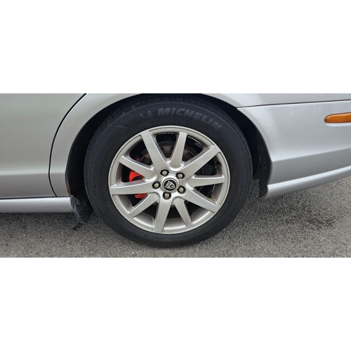 255 - 2001 Jaguar S Type V8 automatic, 3996cc. Registration number Y954 LBM. VIN number SAJAC01M91GM12750.... 