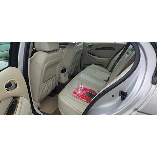 255 - 2001 Jaguar S Type V8 automatic, 3996cc. Registration number Y954 LBM. VIN number SAJAC01M91GM12750.... 