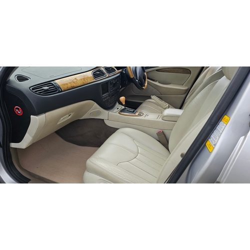 255 - 2001 Jaguar S Type V8 automatic, 3996cc. Registration number Y954 LBM. VIN number SAJAC01M91GM12750.... 