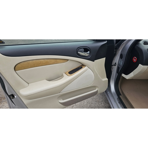 255 - 2001 Jaguar S Type V8 automatic, 3996cc. Registration number Y954 LBM. VIN number SAJAC01M91GM12750.... 
