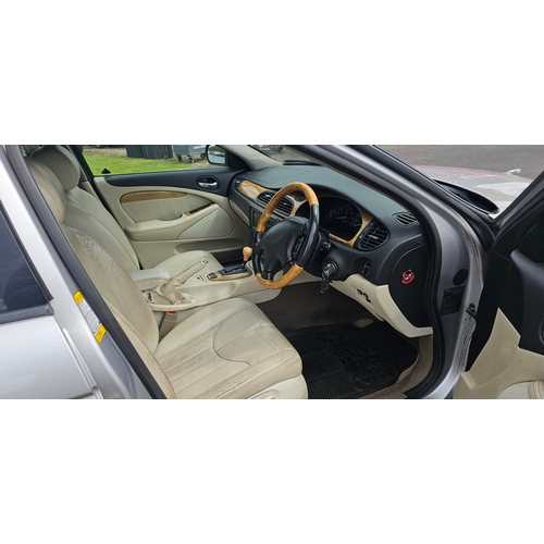 255 - 2001 Jaguar S Type V8 automatic, 3996cc. Registration number Y954 LBM. VIN number SAJAC01M91GM12750.... 