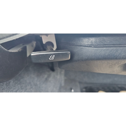 255 - 2001 Jaguar S Type V8 automatic, 3996cc. Registration number Y954 LBM. VIN number SAJAC01M91GM12750.... 