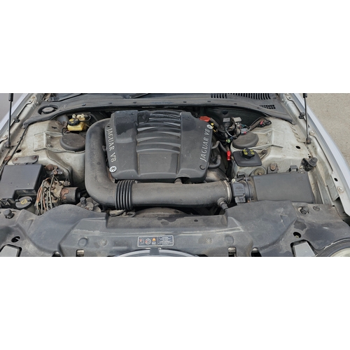 255 - 2001 Jaguar S Type V8 automatic, 3996cc. Registration number Y954 LBM. VIN number SAJAC01M91GM12750.... 