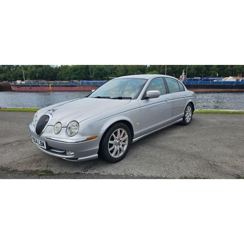 255 - 2001 Jaguar S Type V8 automatic, 3996cc. Registration number Y954 LBM. VIN number SAJAC01M91GM12750.... 