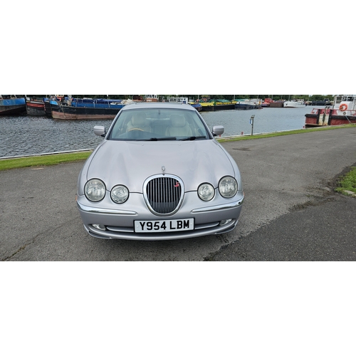 255 - 2001 Jaguar S Type V8 automatic, 3996cc. Registration number Y954 LBM. VIN number SAJAC01M91GM12750.... 