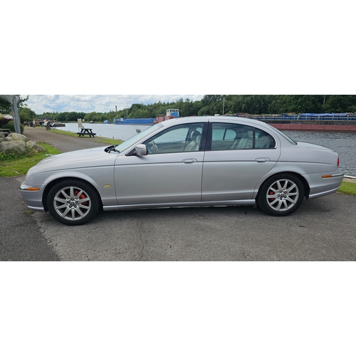 255 - 2001 Jaguar S Type V8 automatic, 3996cc. Registration number Y954 LBM. VIN number SAJAC01M91GM12750.... 