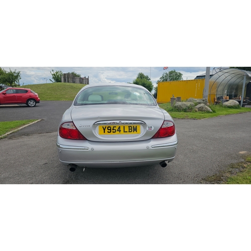 255 - 2001 Jaguar S Type V8 automatic, 3996cc. Registration number Y954 LBM. VIN number SAJAC01M91GM12750.... 