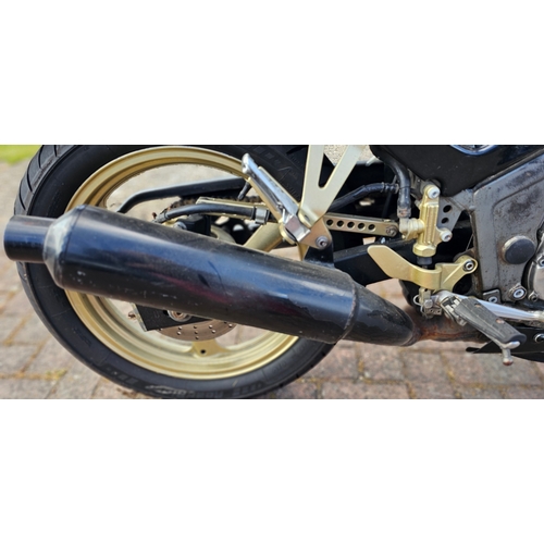 320 - 1987 Yamaha FZR 250 Genesis. Registration number D146 UUJ. Frame number 2KR 118041. Engine number no... 