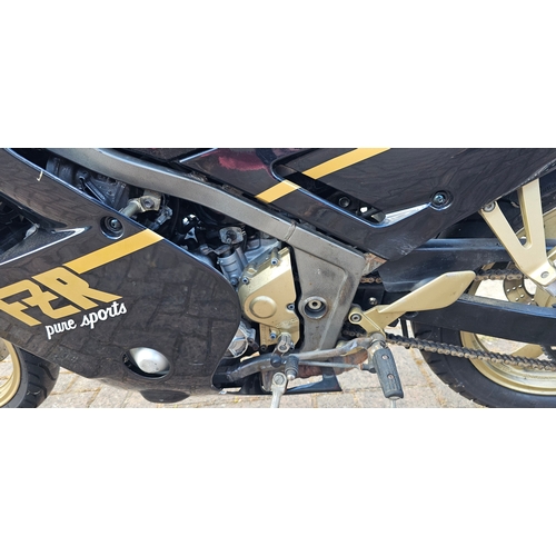 1987 Yamaha FZR 250 Genesis. Registration number D146 UUJ. Frame