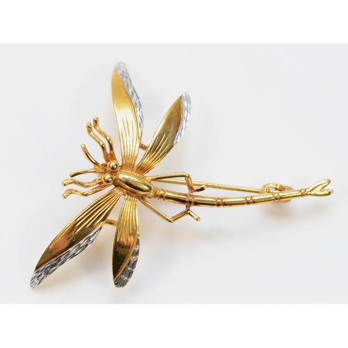 A 9ct yellow and white gold brooch in the form of a dragonfly, 42mm, 3.6g