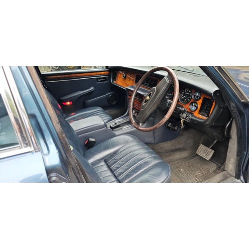 261 - 1983 Jaguar Series III Sovereign HE Auto, 5,343cc. Registration number A984 NUM. VIN number SAJJDALW... 