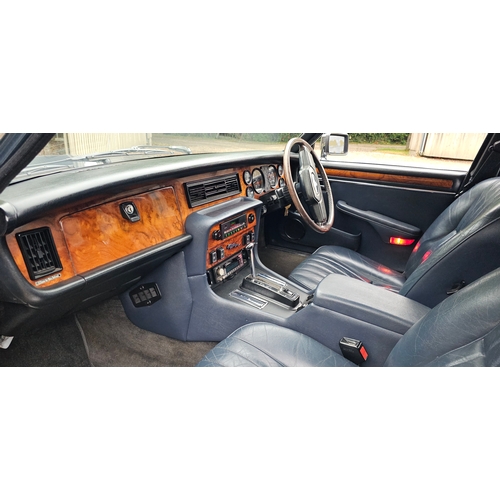 261 - 1983 Jaguar Series III Sovereign HE Auto, 5,343cc. Registration number A984 NUM. VIN number SAJJDALW... 