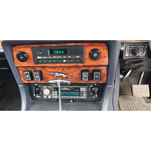 261 - 1983 Jaguar Series III Sovereign HE Auto, 5,343cc. Registration number A984 NUM. VIN number SAJJDALW... 