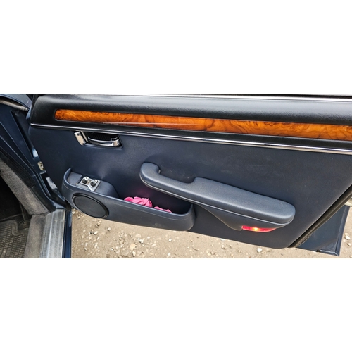 261 - 1983 Jaguar Series III Sovereign HE Auto, 5,343cc. Registration number A984 NUM. VIN number SAJJDALW... 