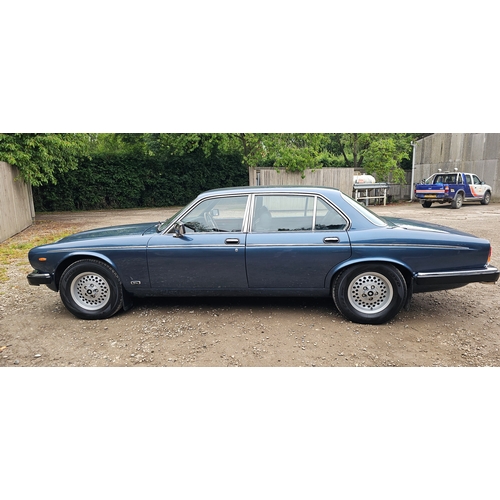 261 - 1983 Jaguar Series III Sovereign HE Auto, 5,343cc. Registration number A984 NUM. VIN number SAJJDALW... 