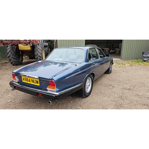 261 - 1983 Jaguar Series III Sovereign HE Auto, 5,343cc. Registration number A984 NUM. VIN number SAJJDALW... 