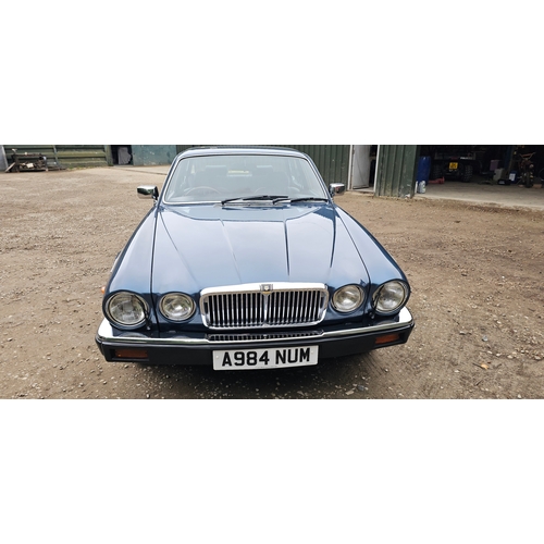 261 - 1983 Jaguar Series III Sovereign HE Auto, 5,343cc. Registration number A984 NUM. VIN number SAJJDALW... 