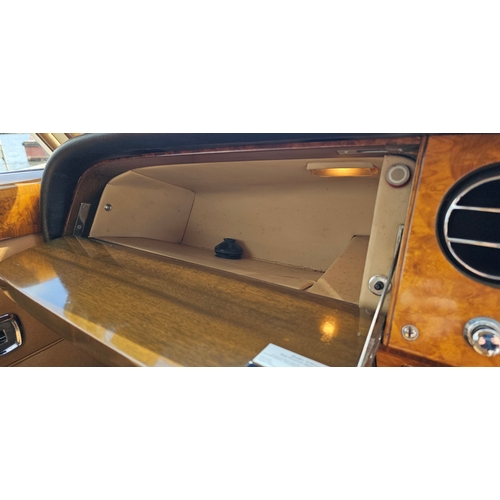 262 - 1968 Rolls Royce Silver Shadow I, 6,230cc. Registration number ESB 943. Chassis number SRH 3636. Eng... 