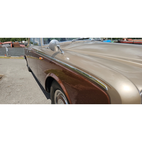 262 - 1968 Rolls Royce Silver Shadow I, 6,230cc. Registration number ESB 943. Chassis number SRH 3636. Eng... 