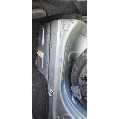 256 - 2000 Rover 75 Club, 1796cc. Registration number W893 DCT. VIN number SARRJSLPBYM121996. Engine numbe... 