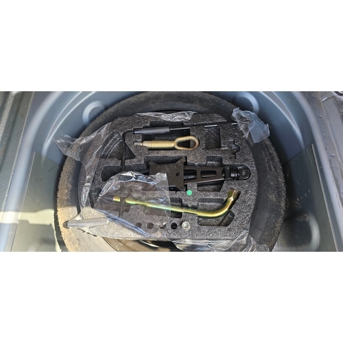 256 - 2000 Rover 75 Club, 1796cc. Registration number W893 DCT. VIN number SARRJSLPBYM121996. Engine numbe... 