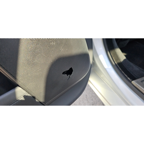 260 - 2013 Jaguar XJ Portfolio V6 Diesel automatic, 2,993cc. Registration number OY13 FWZ. VIN number SAJA... 