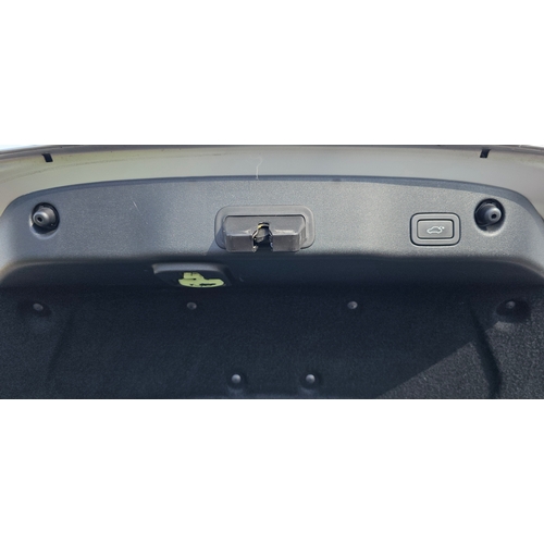 260 - 2013 Jaguar XJ Portfolio V6 Diesel automatic, 2,993cc. Registration number OY13 FWZ. VIN number SAJA... 