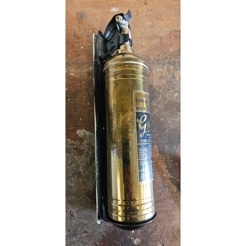 57 - A vintage Gacus brass fire extinguisher, with bracket, in very good condition