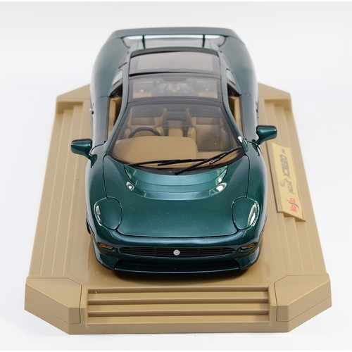 Maisto, a boxed 1:12 Scale 33201 1992 Jaguar XJ220, in green
