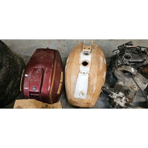 131 - Moto Guzzi V1000 G5, a large quantity of spares, basically two bikes, fully dismantled, NO FRAME or ... 