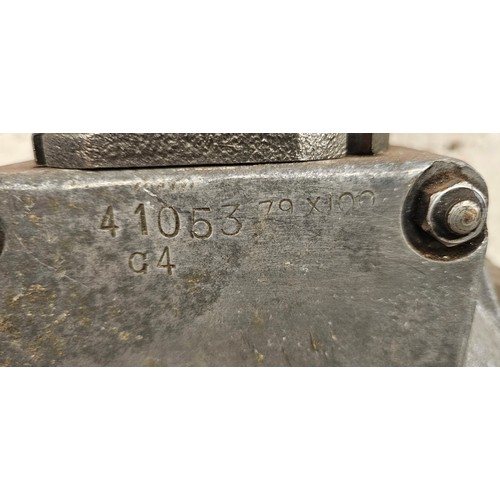 173 - A Norton ES2 500cc engine, number 41053, G4, together with Ariel wheel and brake plates