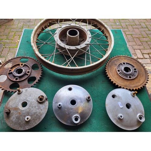 173 - A Norton ES2 500cc engine, number 41053, G4, together with Ariel wheel and brake plates