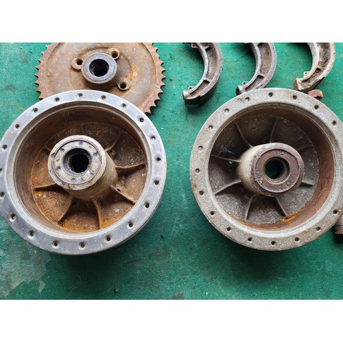 173 - A Norton ES2 500cc engine, number 41053, G4, together with Ariel wheel and brake plates