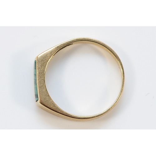 6 - A 9ct gold malachite dress ring, J, 1.4g