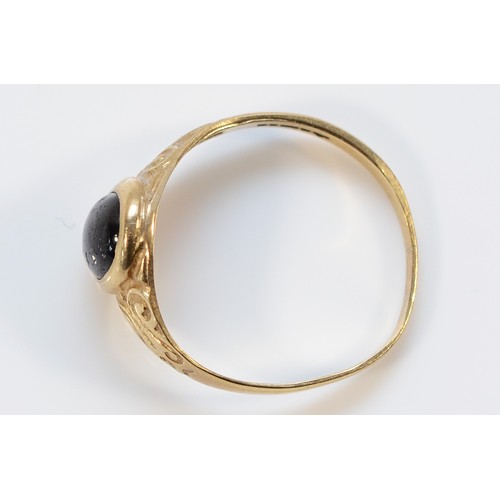 26 - A 9ct gold garnet dress ring, London 1990, P, 1.7g