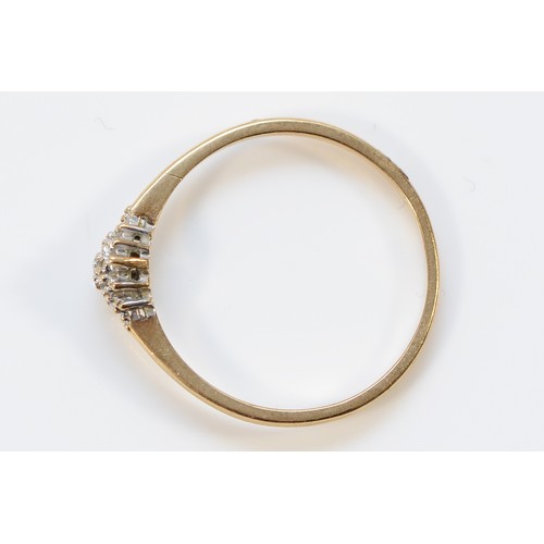 32 - A 9ct gold diamond cluster ring, R, 1.5g