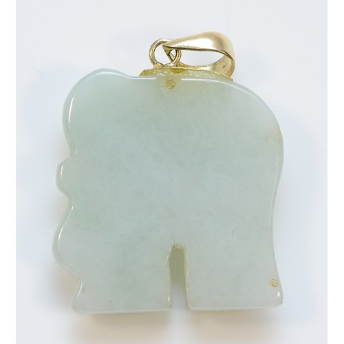 38 - An unmarked gold mounted carved jade pendant of an elephant, 20mm, 3.5g