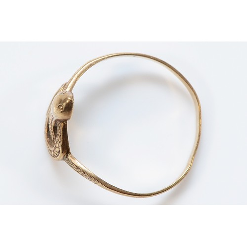 60 - A 9ct gold snake ring, U, 2g