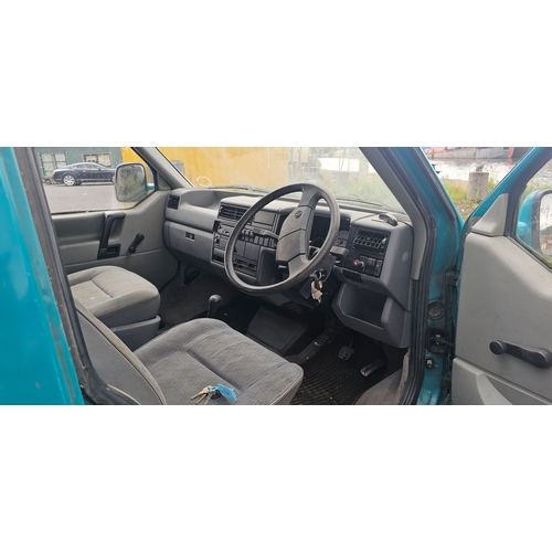 268 - 1995 VW T4 Transporter Caravelle LWB CL D, 2,370cc diesel, CAT C. Registration number N140 AWE. VIN ... 
