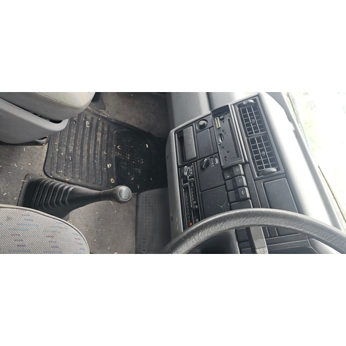 268 - 1995 VW T4 Transporter Caravelle LWB CL D, 2,370cc diesel, CAT C. Registration number N140 AWE. VIN ... 