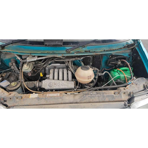 268 - 1995 VW T4 Transporter Caravelle LWB CL D, 2,370cc diesel, CAT C. Registration number N140 AWE. VIN ... 