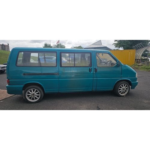 268 - 1995 VW T4 Transporter Caravelle LWB CL D, 2,370cc diesel, CAT C. Registration number N140 AWE. VIN ... 