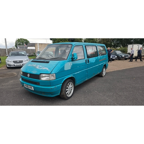 268 - 1995 VW T4 Transporter Caravelle LWB CL D, 2,370cc diesel, CAT C. Registration number N140 AWE. VIN ... 